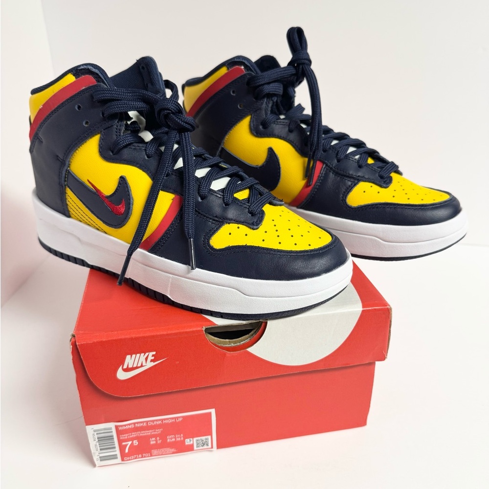 Nike Women’s Dunk High Up Size 7.5